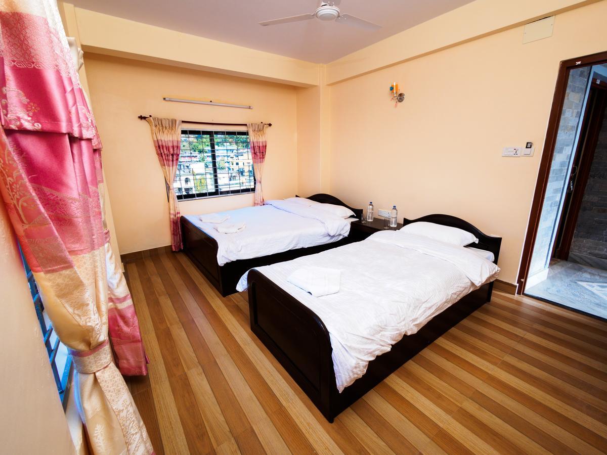 Hotel Sunflower Pokhara Bagian luar foto