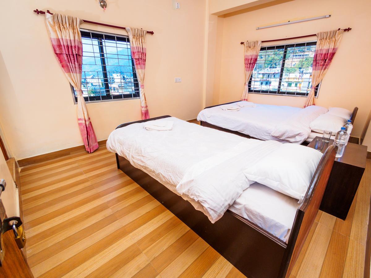 Hotel Sunflower Pokhara Bagian luar foto