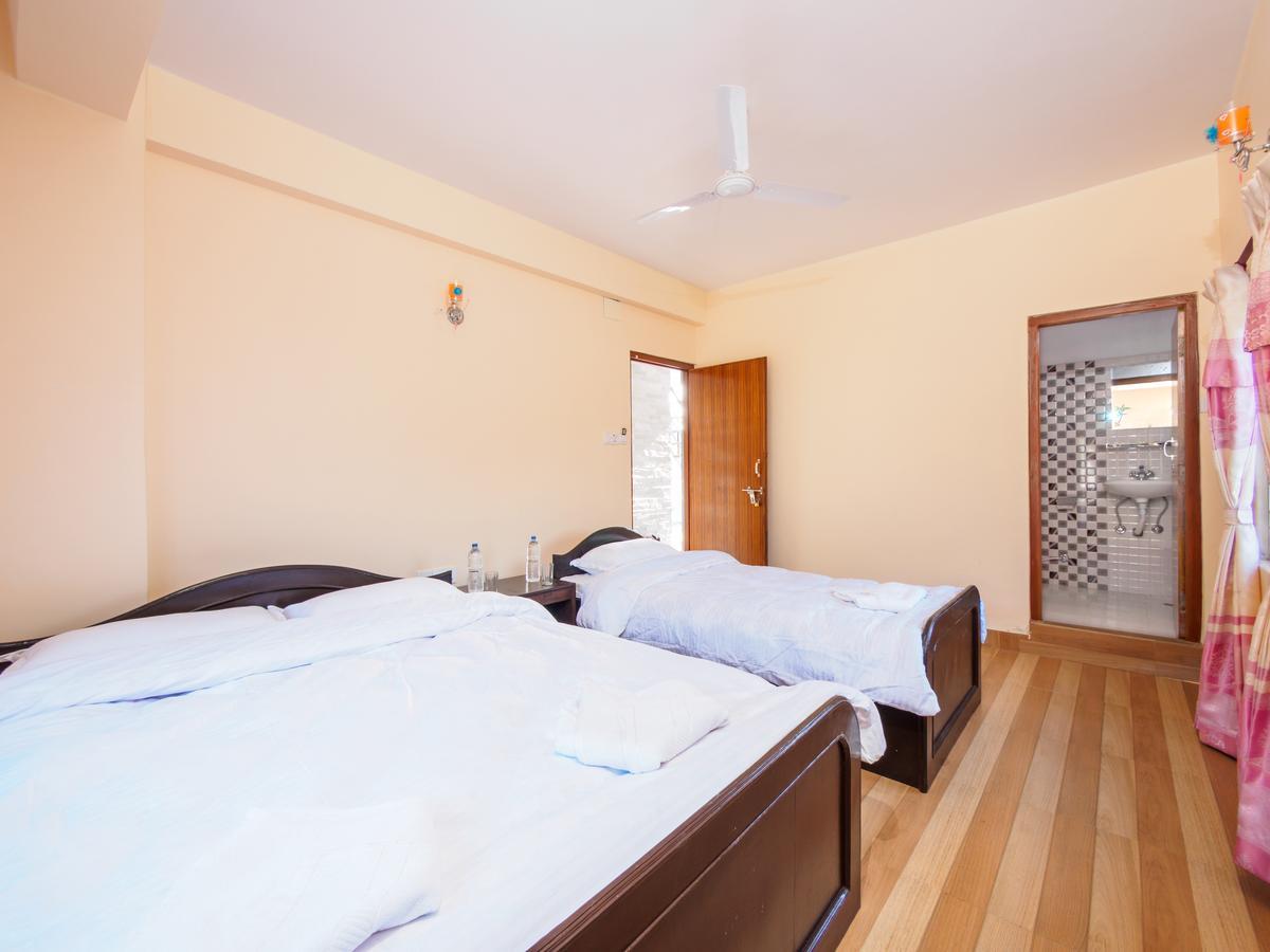 Hotel Sunflower Pokhara Bagian luar foto