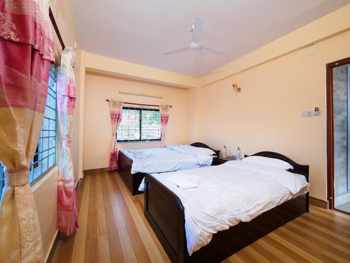 Hotel Sunflower Pokhara Bagian luar foto