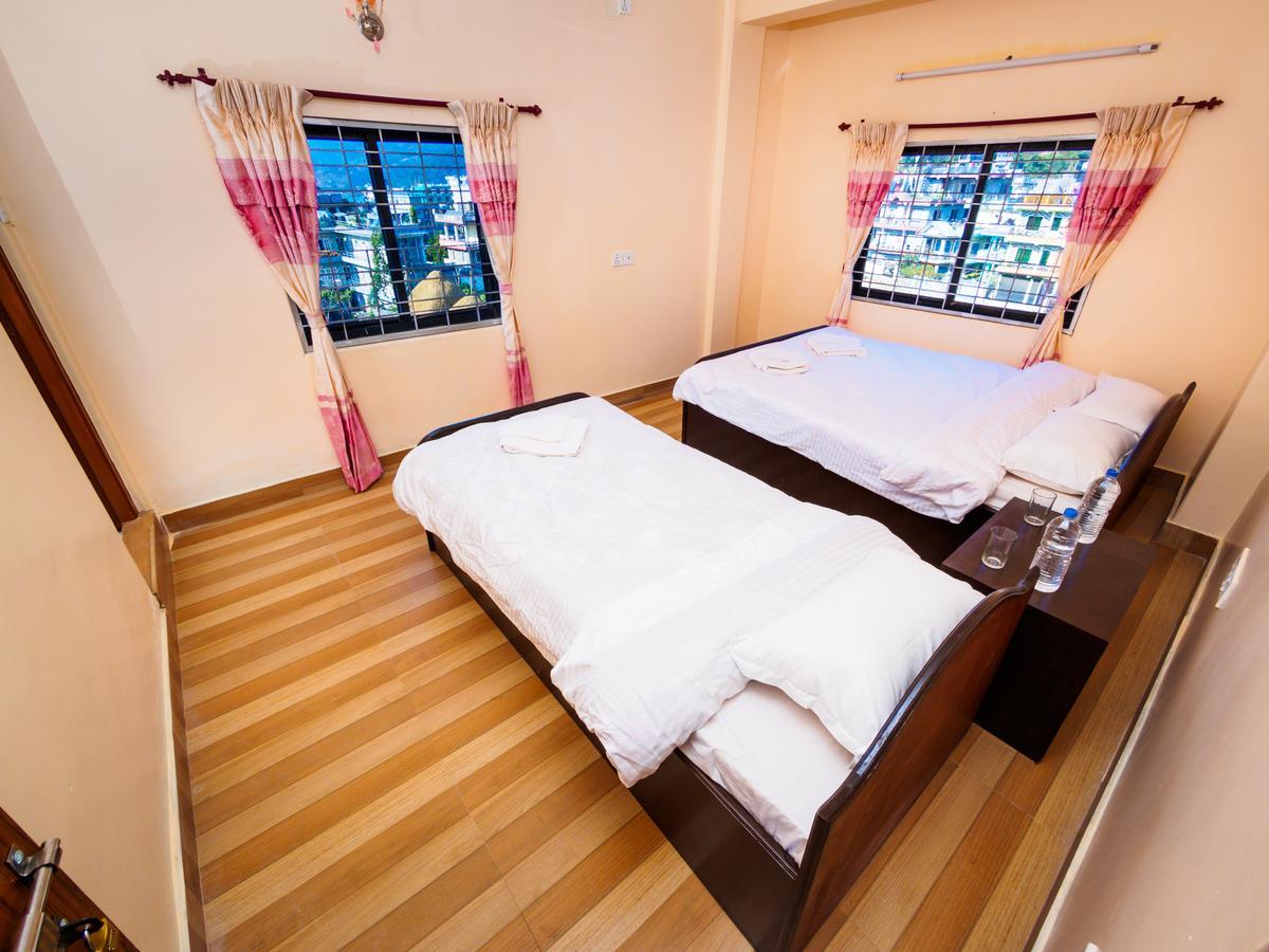 Hotel Sunflower Pokhara Bagian luar foto