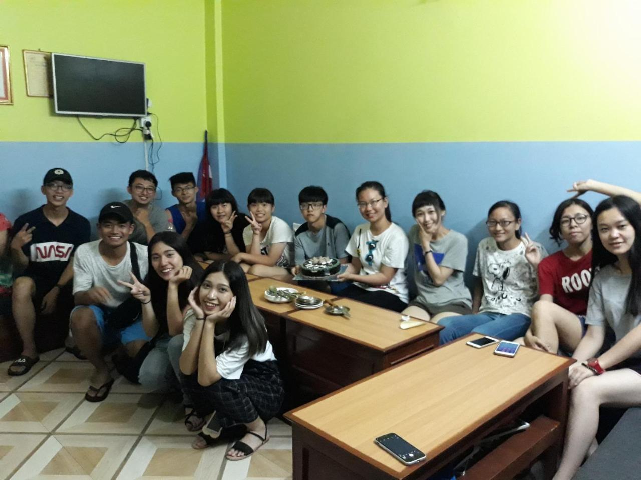 Hotel Sunflower Pokhara Bagian luar foto