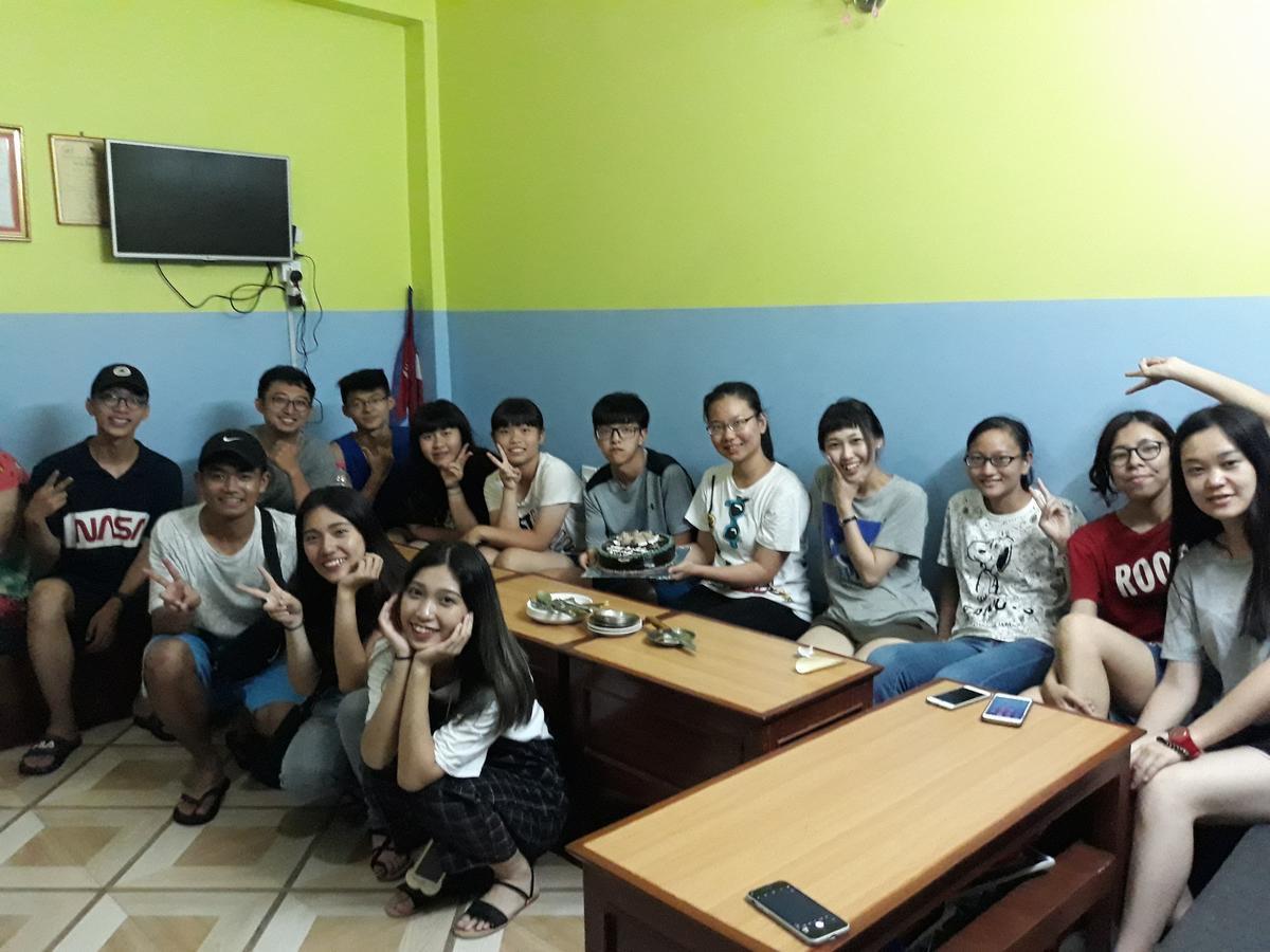 Hotel Sunflower Pokhara Bagian luar foto