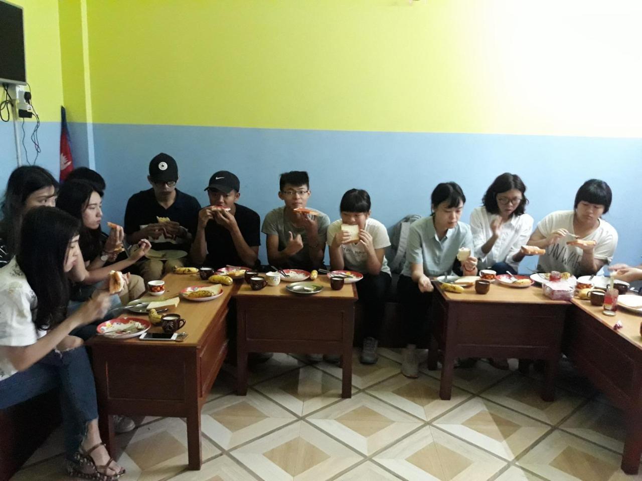 Hotel Sunflower Pokhara Bagian luar foto