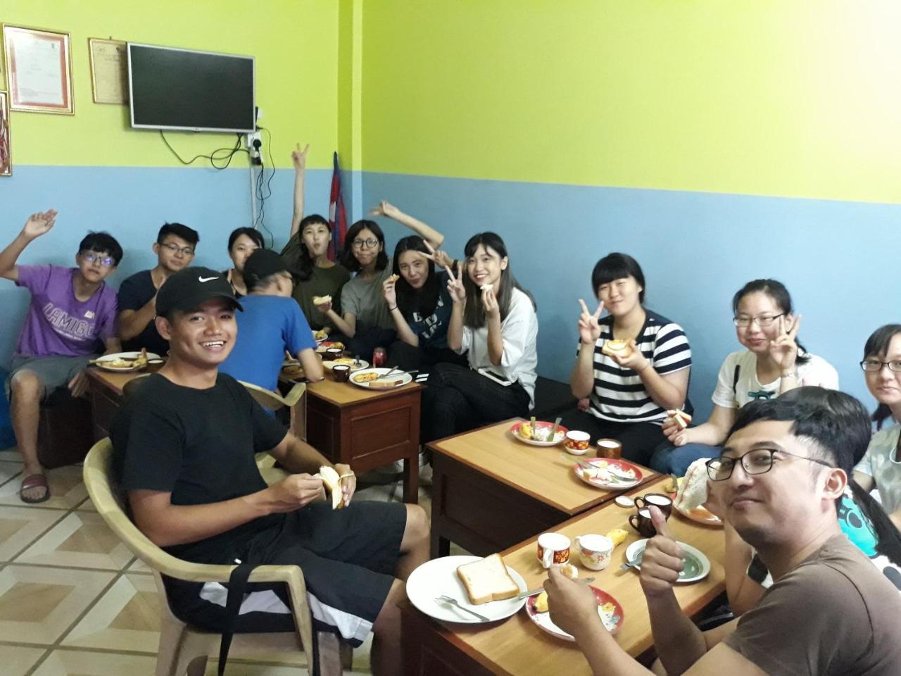 Hotel Sunflower Pokhara Bagian luar foto