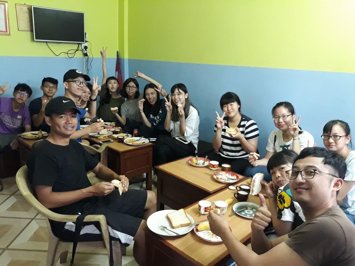 Hotel Sunflower Pokhara Bagian luar foto